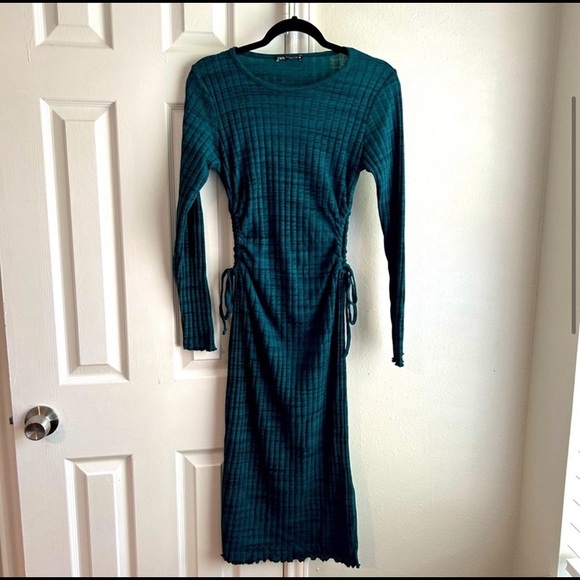 Zara Emerald green Cutout Dress long sleeve, midi with side cut outs, stretchy - Picture 5 of 10